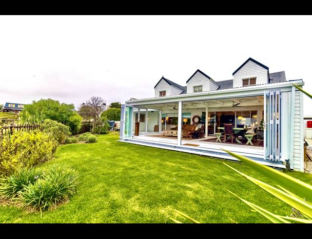 5 BEDROOM HOUSE FOR SALE IN GROTTO BAY